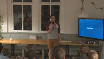 Louis Hoebregts speaking in front of an audience.